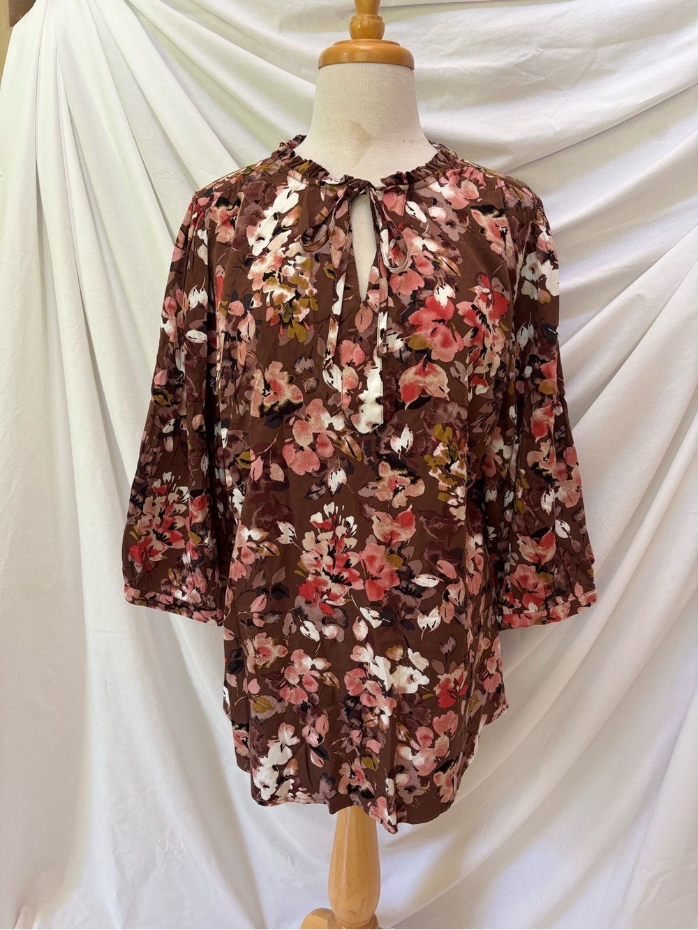 New TORRID Brown Floral 3/4 Sleeve Tunic Top size 2 ~ 2X plus size